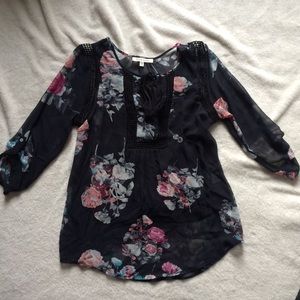 🍀 NWT Black Rainn flowy top 😍